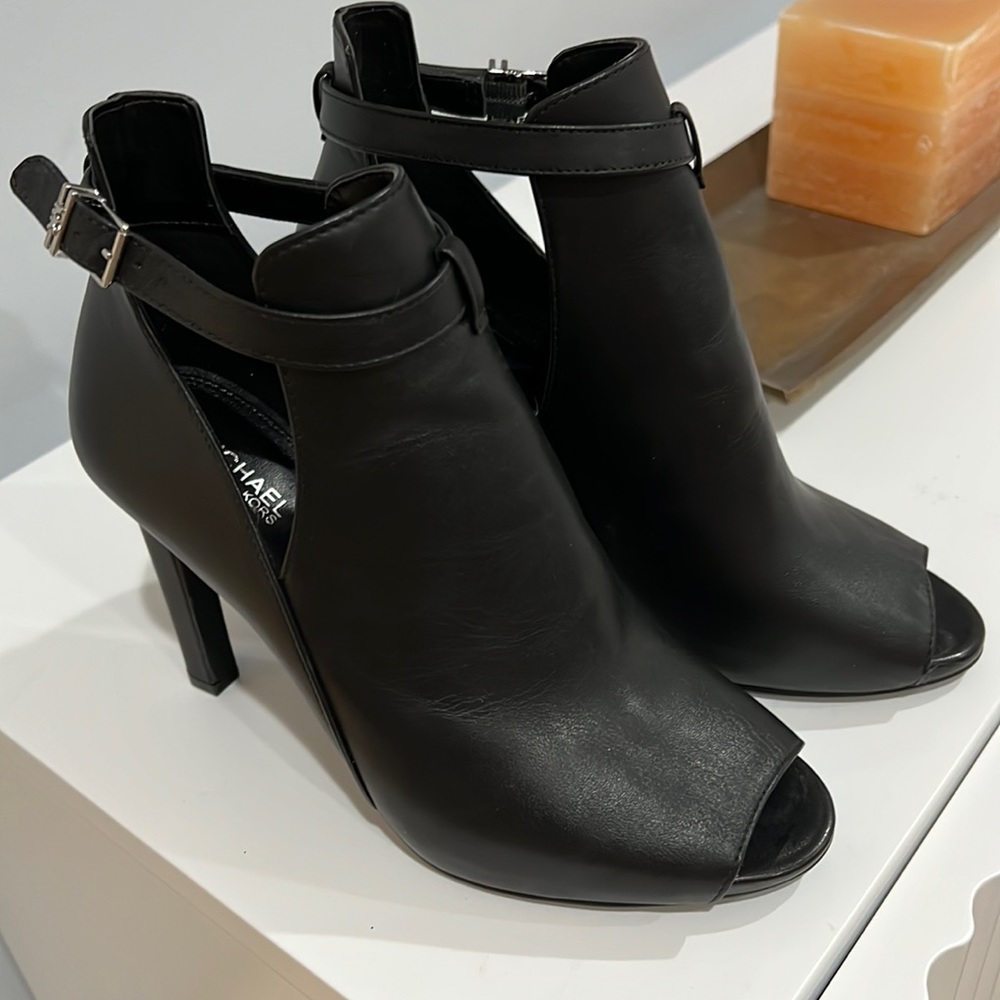 Micheal Kors Open toe booties